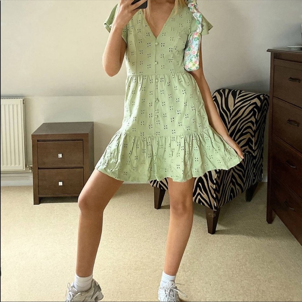 ASOS DESIGN - Broderie V-Neck Buttons Through Mini Dress Size 4